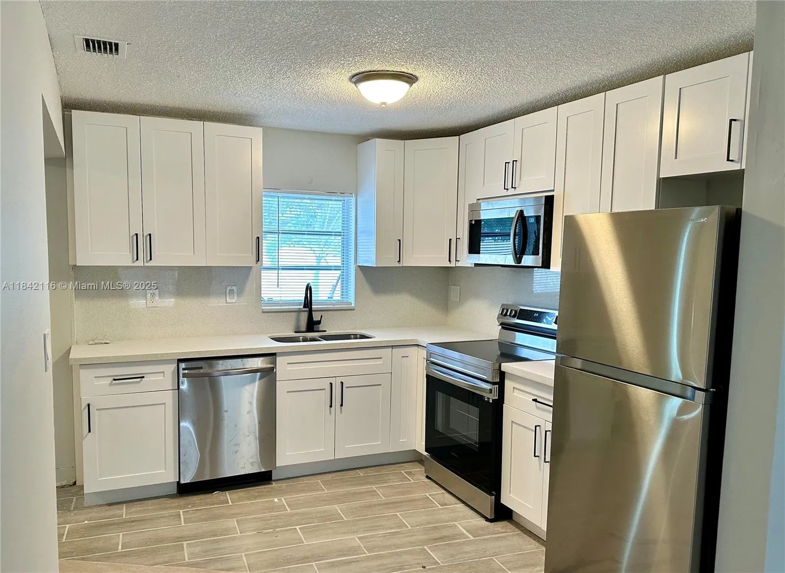 2600 NE 8th Ave, Pompano Beach FL 33064