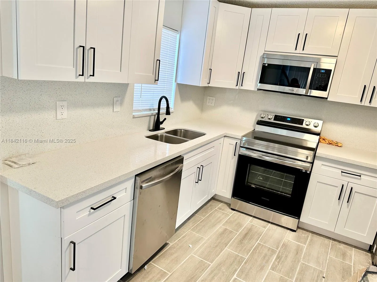 2600 NE 8th Ave, Pompano Beach FL 33064