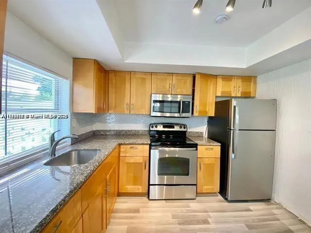 6521 NW 21st St, Sunrise FL 33313