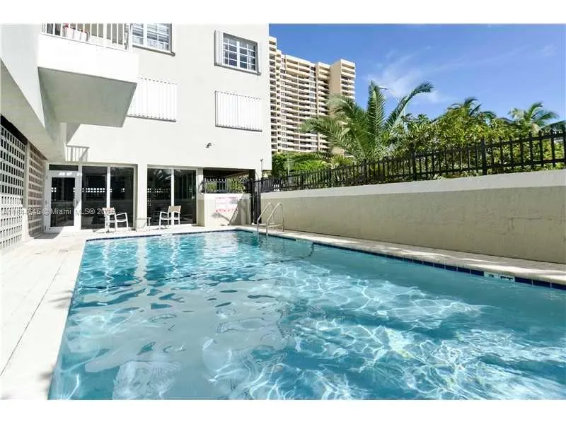 2600 Collins Ave # 309, Miami Beach FL 33140