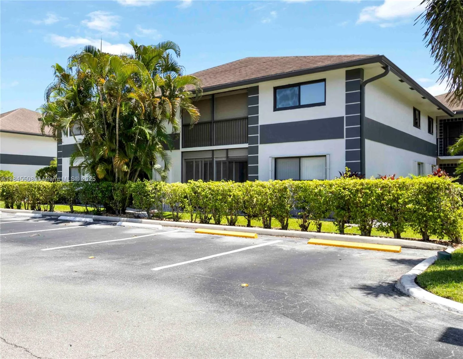 2 bedroom 2 bath for sale at 15364 Lakes Of Delray Blvd # 48, Delray Beach FL 33484