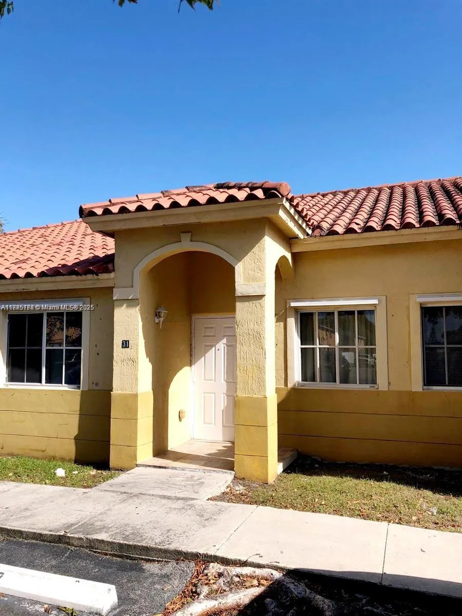 2 bedroom 2 bath for sale at 31 NE 13th Ave # 5, Homestead FL 33033