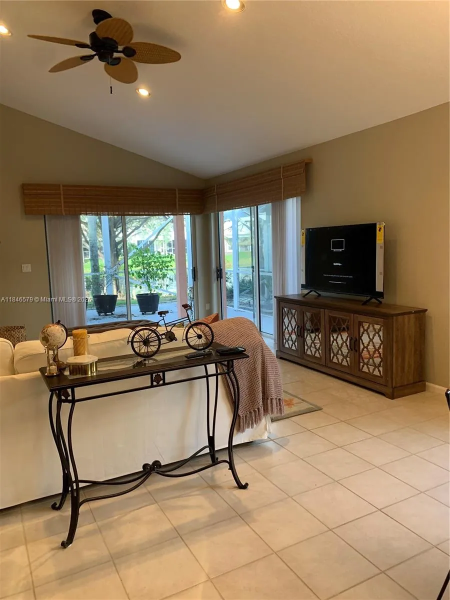 3 bedroom 2 bath for sale at 231 W Canterbury Dr W, Palm Beach Gardens FL 33418