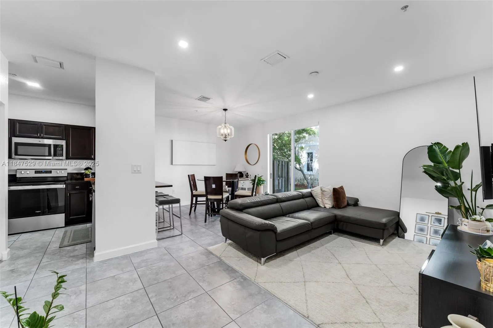 3 bedroom 2 bath for sale at 134 SE 28th Ter # 10, Homestead FL 33033