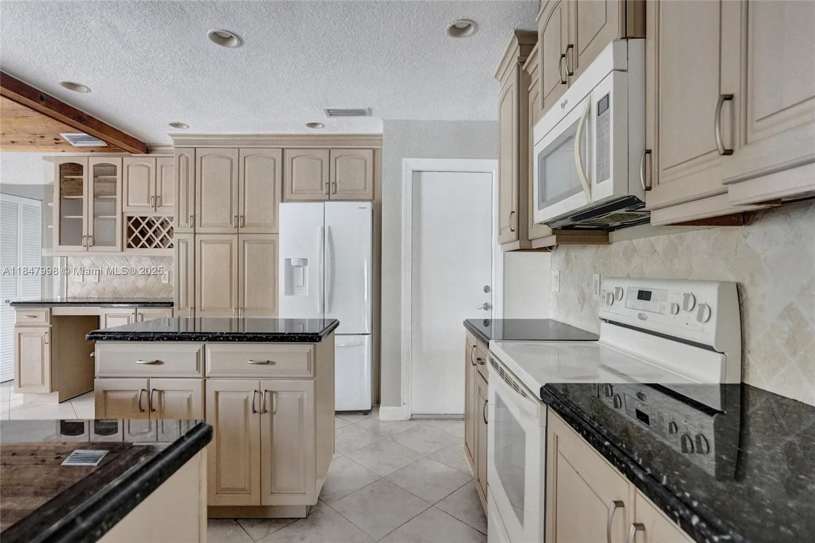 571 SE 11th St, Pompano Beach FL 33060