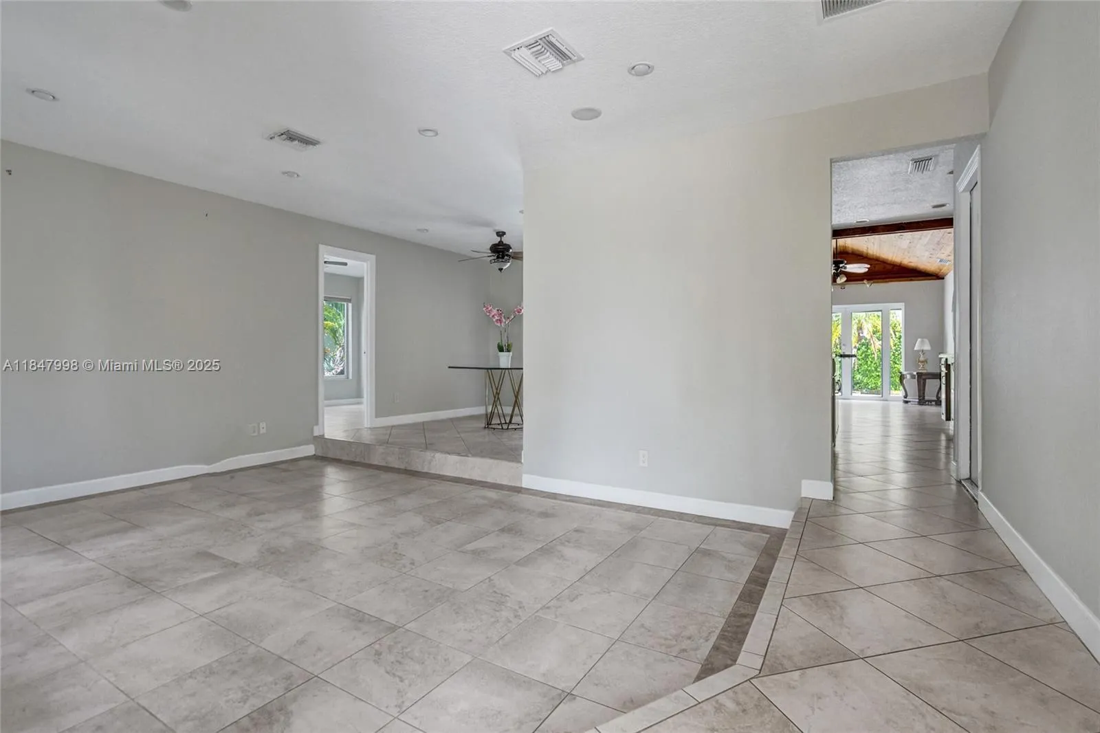 571 SE 11th St, Pompano Beach FL 33060