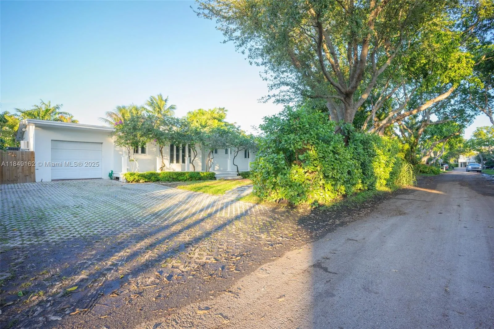 355 Redwood Ln, Key Biscayne FL 33149
