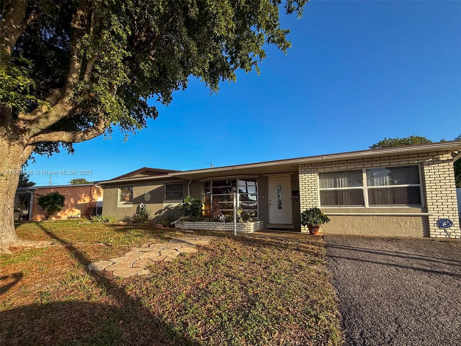 7320 NW 2nd St, Pembroke Pines FL 33024