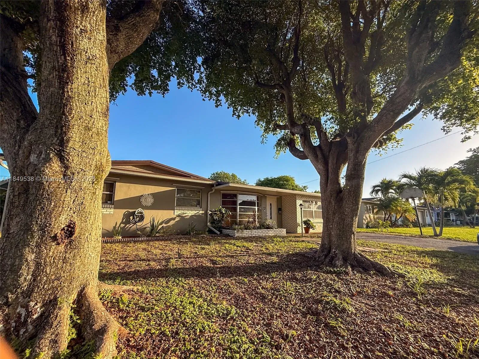 7320 NW 2nd St, Pembroke Pines FL 33024