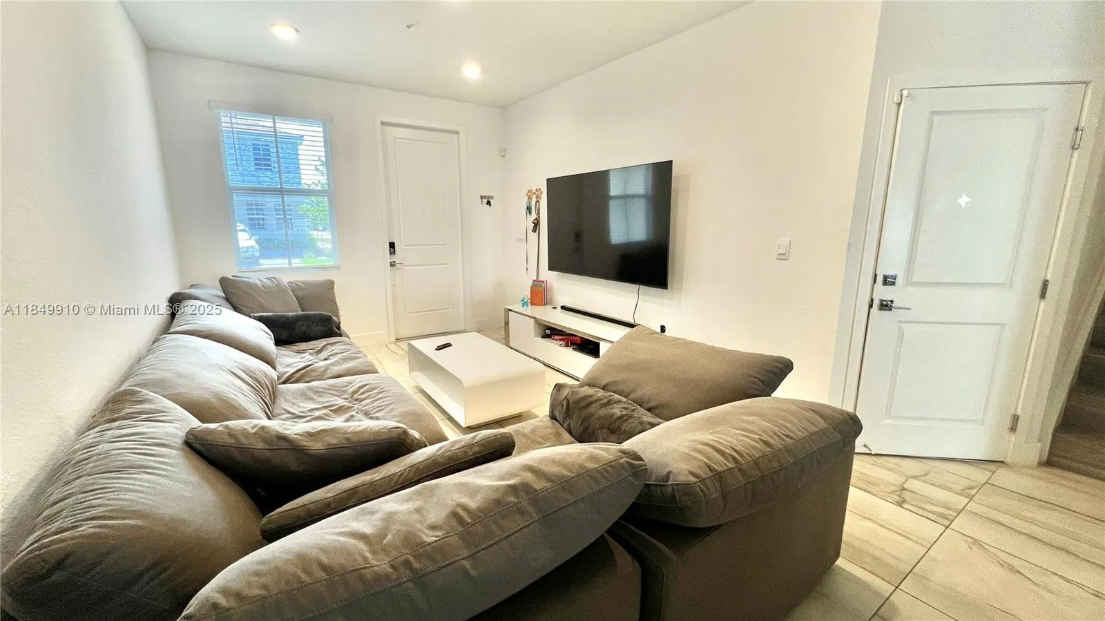 181 SW 170th Ave, Pembroke Pines FL 33027