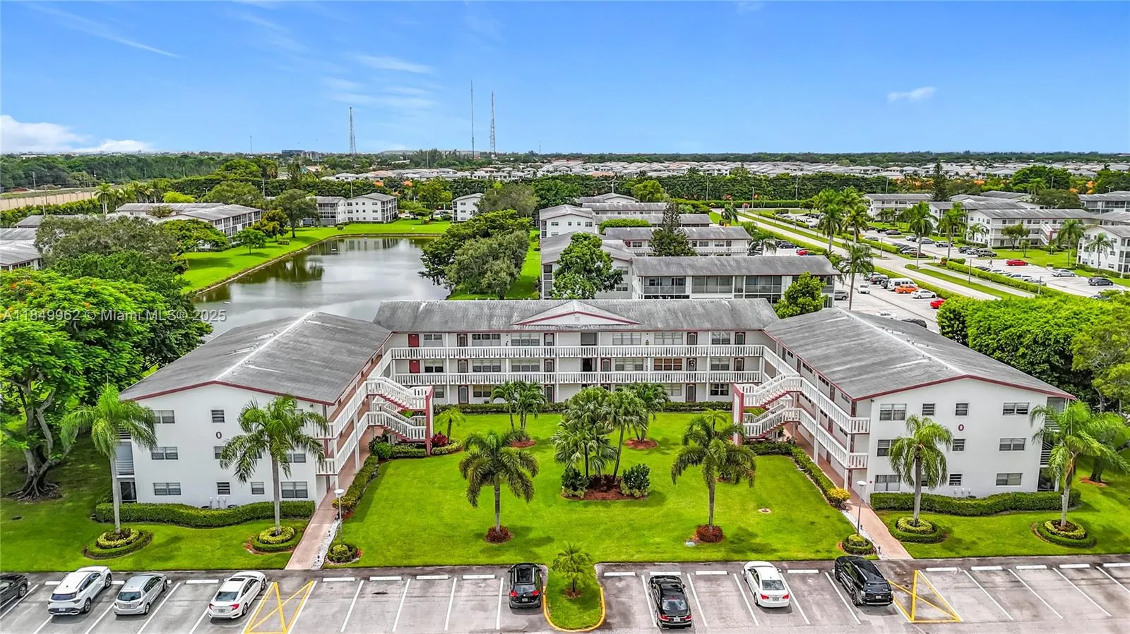 1 bedroom 1 bath for sale at 618 Fanshaw O # 618, Boca Raton FL 33434