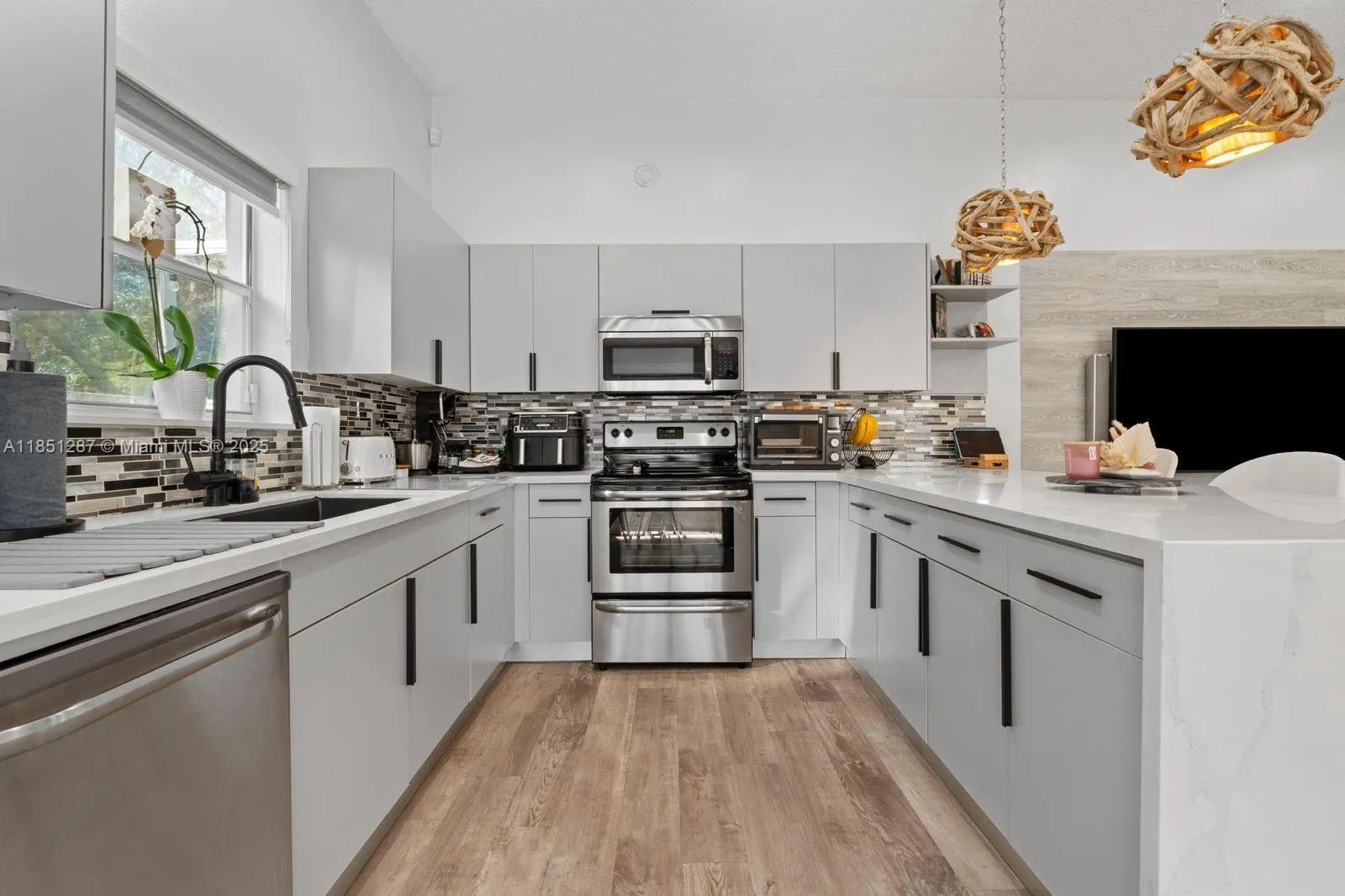 3 bedroom 2 bath for sale at 18266 NW 6th St, Pembroke Pines FL 33029