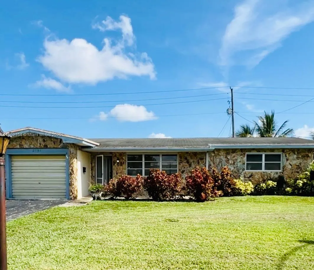 2 bedroom 1 bath for sale at 8151 NW 15th Ct, Pembroke Pines FL 33024