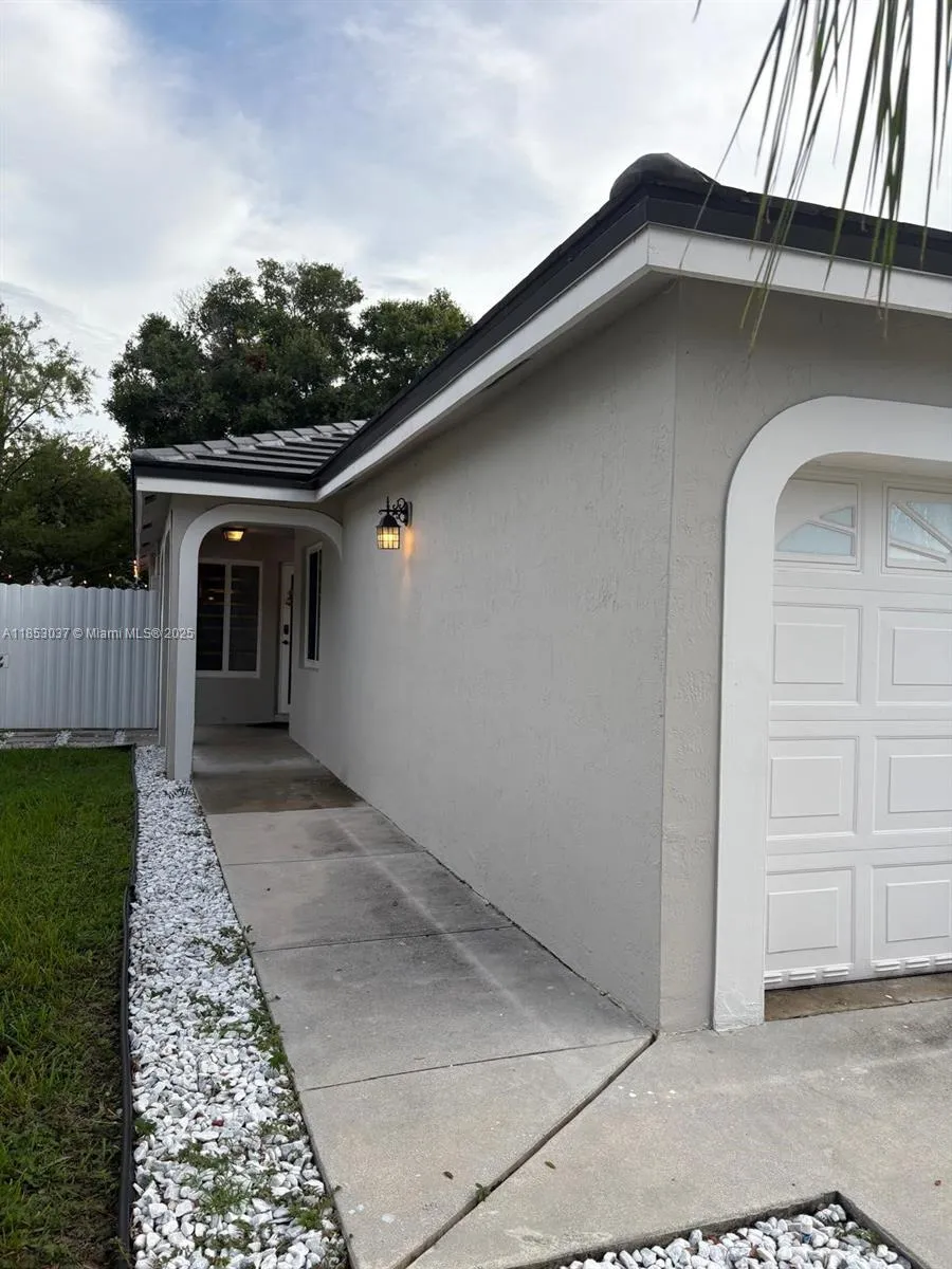18336 NW 6th St, Pembroke Pines FL 33029