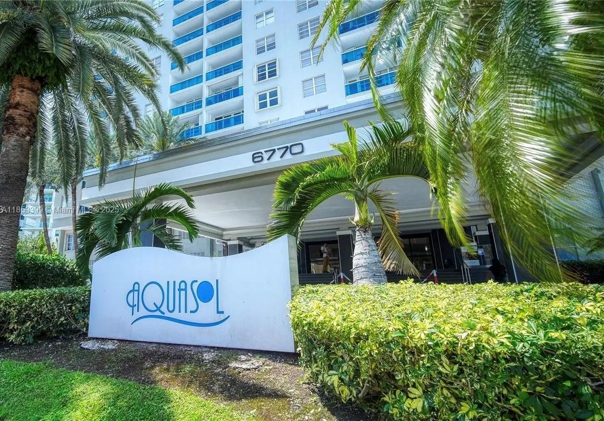 1 bedroom 1 bath for sale at 6770 Indian Creek Dr # 5T, Miami Beach FL 33141