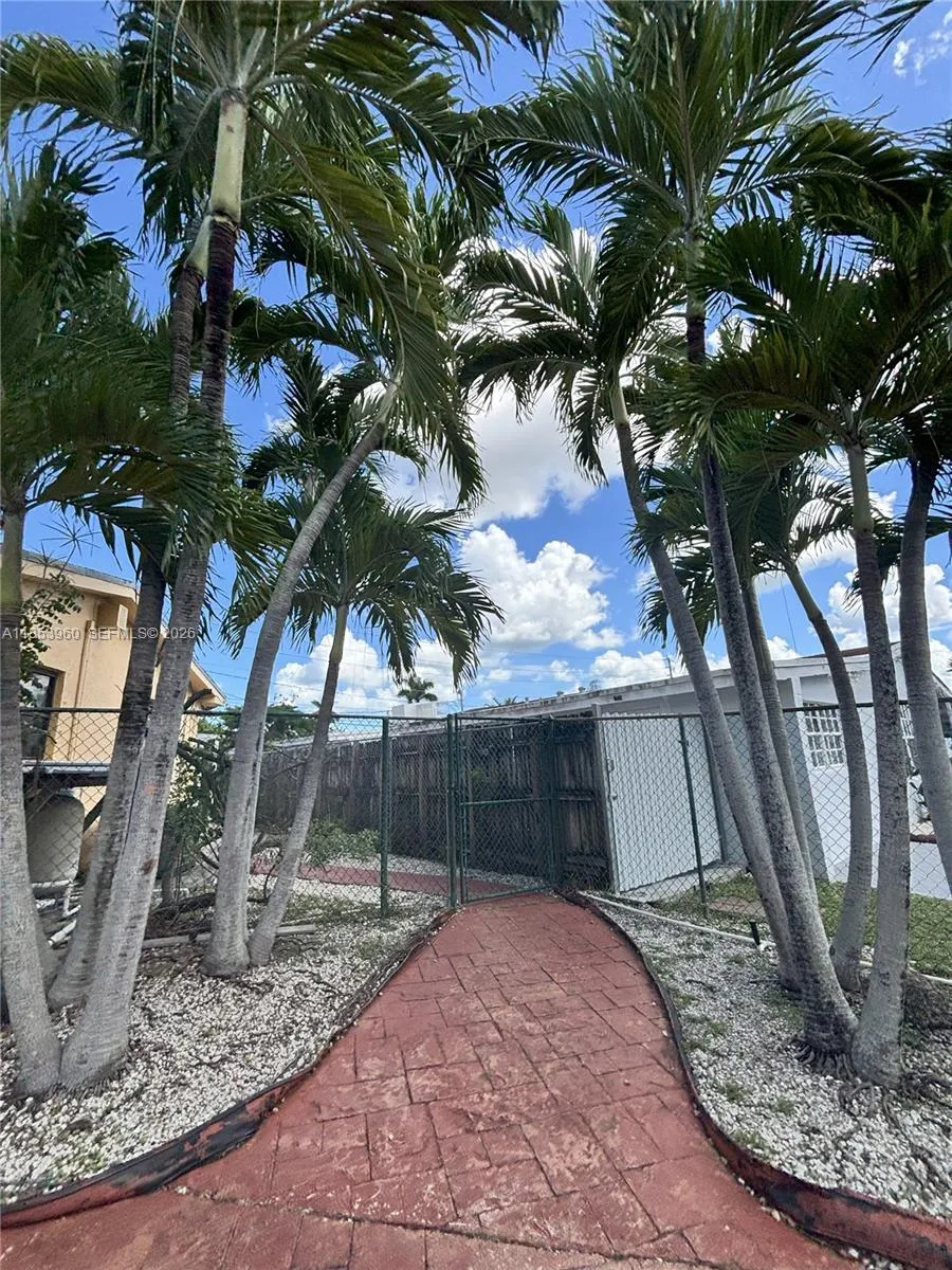 18601 SW 98th Ave, Cutler Bay FL 33157