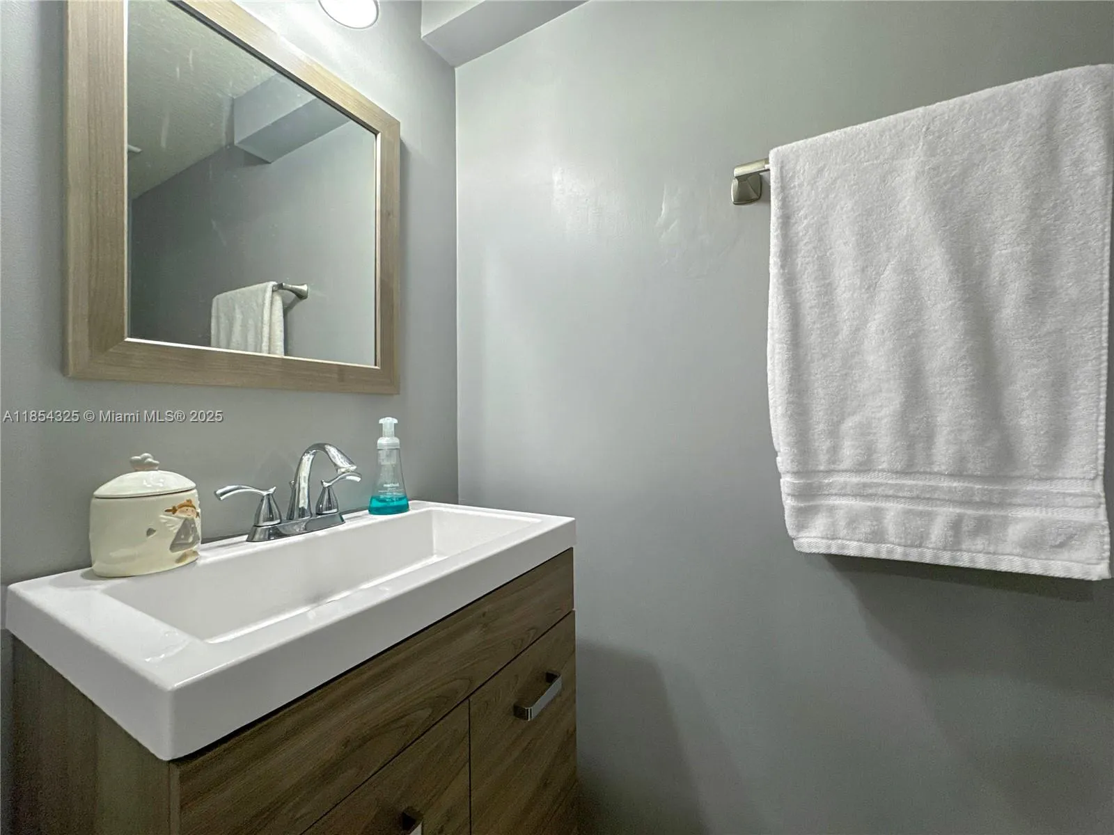 8877 SW 223rd Ln, Cutler Bay FL 33190