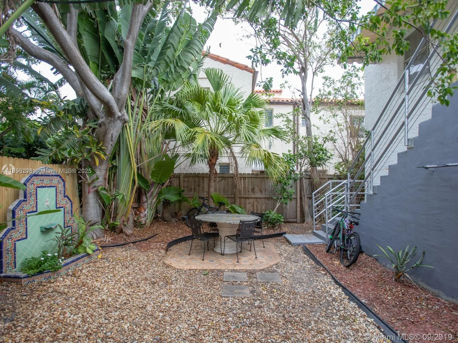 2816 Pine Tree Dr, Miami Beach FL 33140