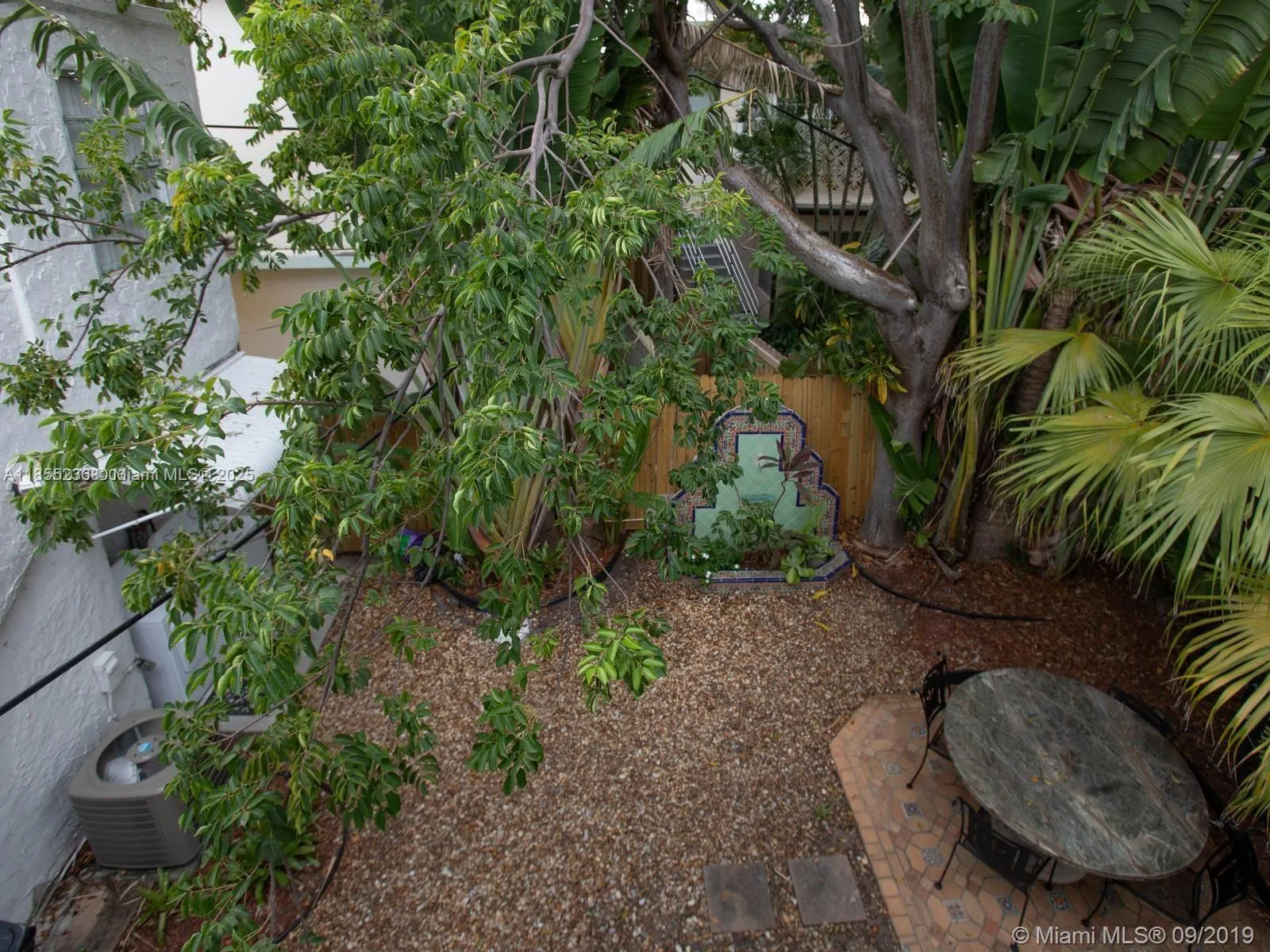 2816 Pine Tree Dr, Miami Beach FL 33140