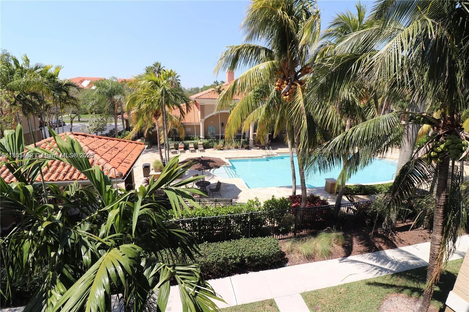 1 bedroom 1 bath for sale at 11700 SW 2nd St # 13305, Pembroke Pines FL 33025