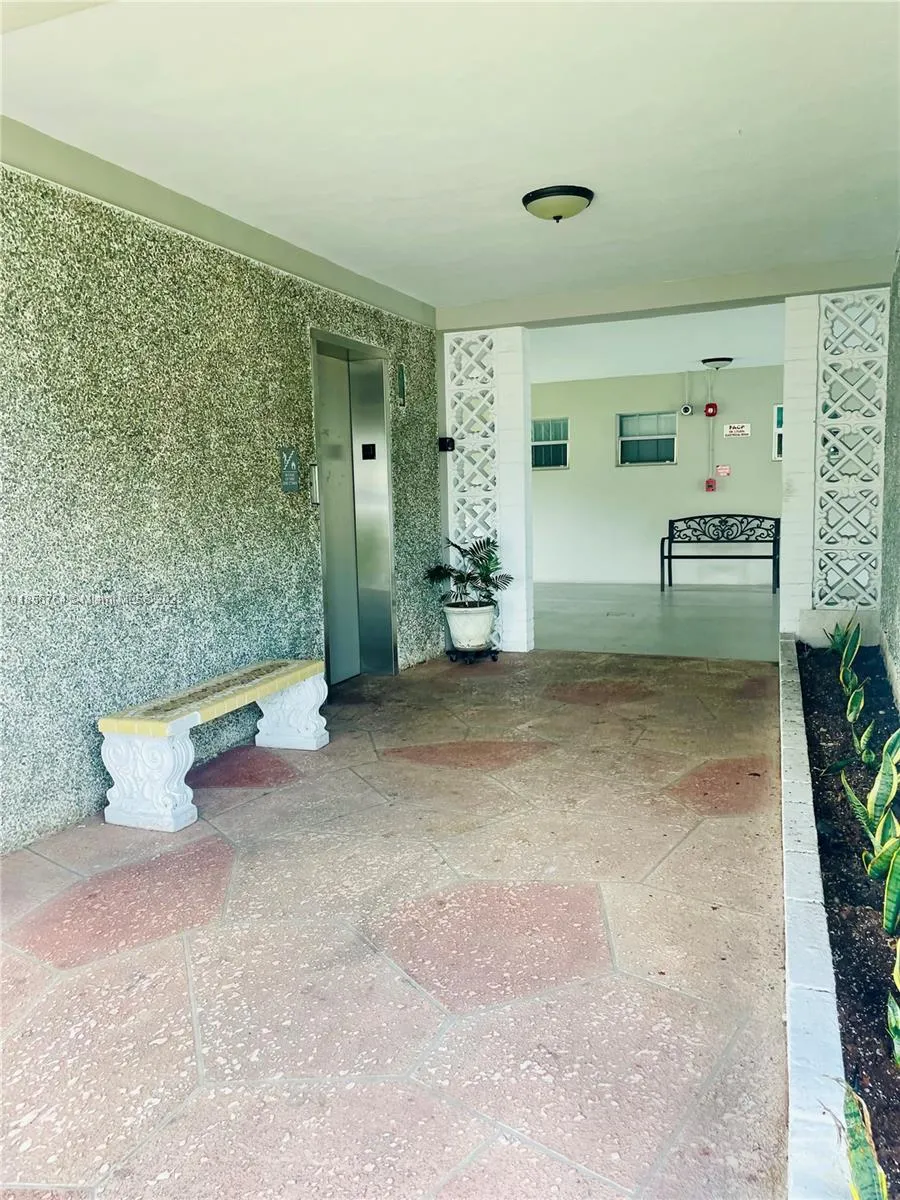 1000 Hillcrest CT. # 111, Hollywood FL 33021