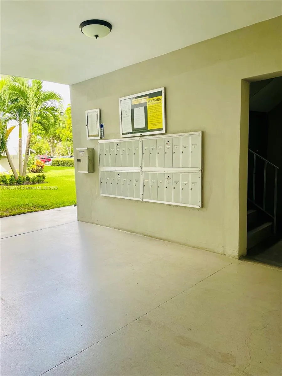 1000 Hillcrest CT. # 111, Hollywood FL 33021