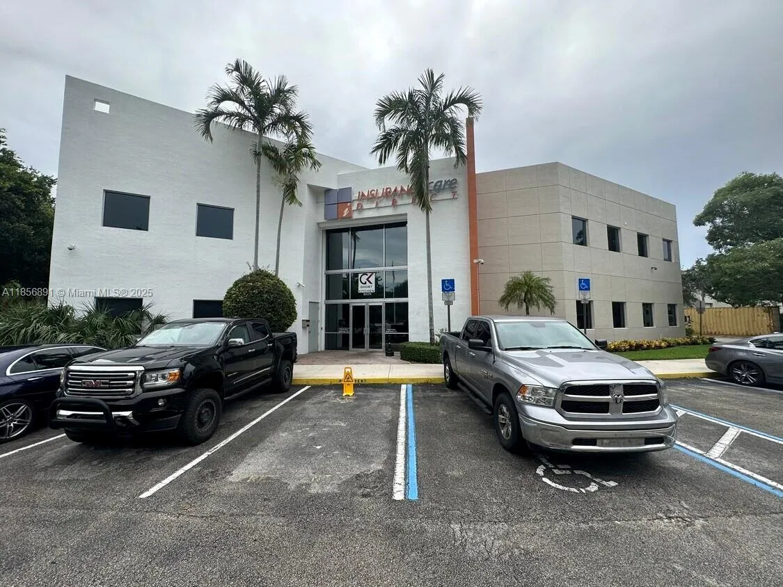 for sale at 1002 E Newport Center Dr, Deerfield Beach FL 33442