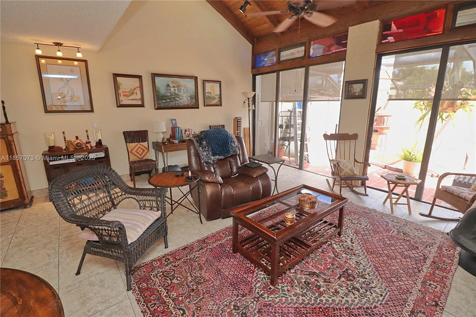 11060 N Lakeview Dr, Pembroke Pines FL 33026