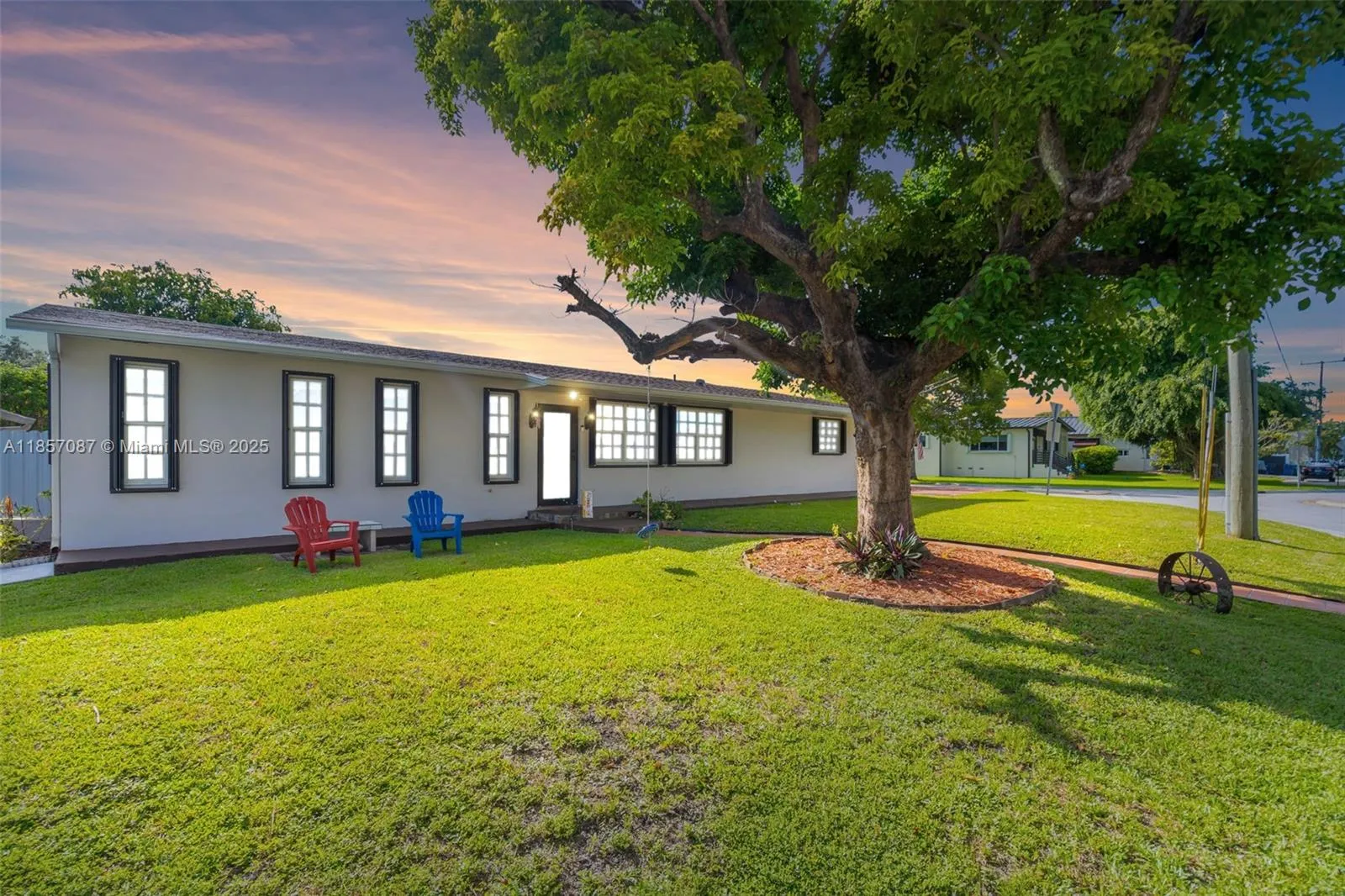 4 bedroom 3 bath for sale at 2851 NW 99th Ave, Doral FL 33172