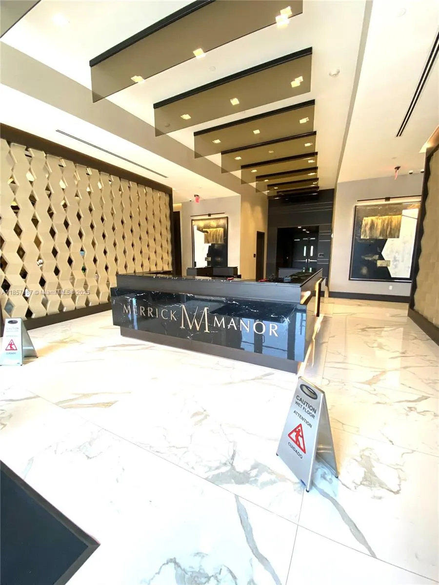 1 bedroom 1 bath for sale at 301 Altara Ave, Coral Gables FL 33146