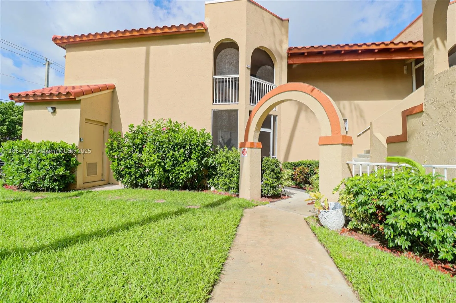 8713 SW 5th St # 208, Pembroke Pines FL 33025