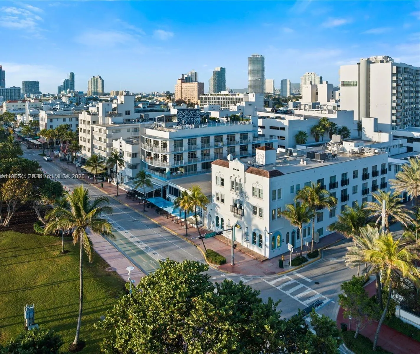 1 bedroom 1 bath for sale at 1060 Ocean Dr # D309, Miami Beach FL 33139