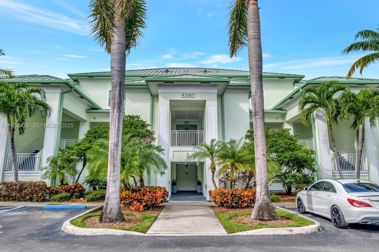 1 bedroom 1 bath for sale at 5300 NW 87th Ave # 914, Doral FL 33178