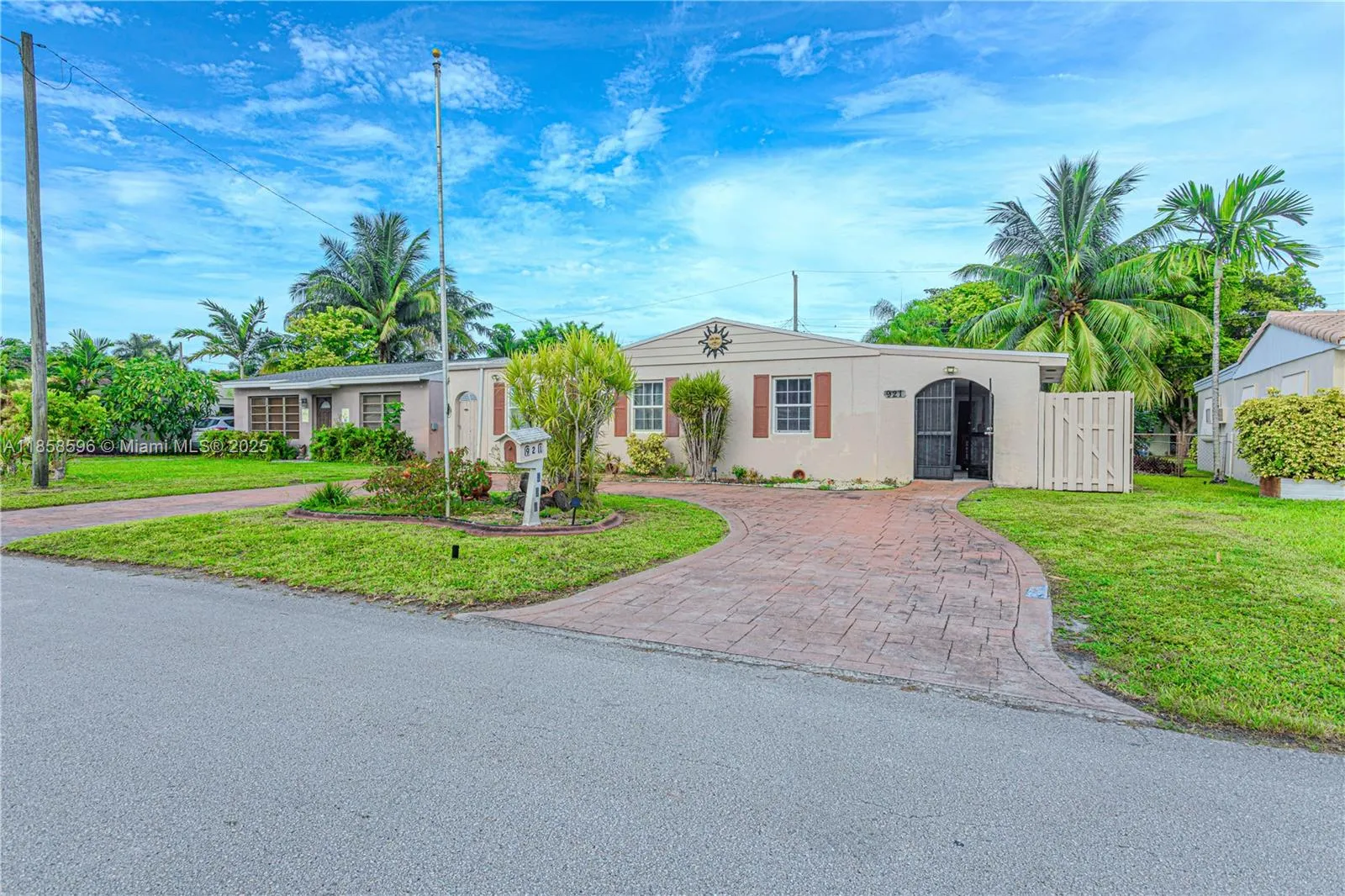 921 N 31st Ct, Hollywood FL 33021