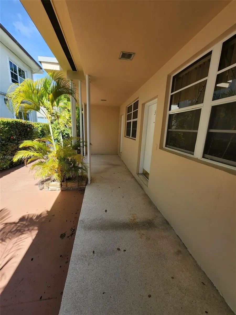 7710 Carlyle Ave, Miami Beach FL 33141