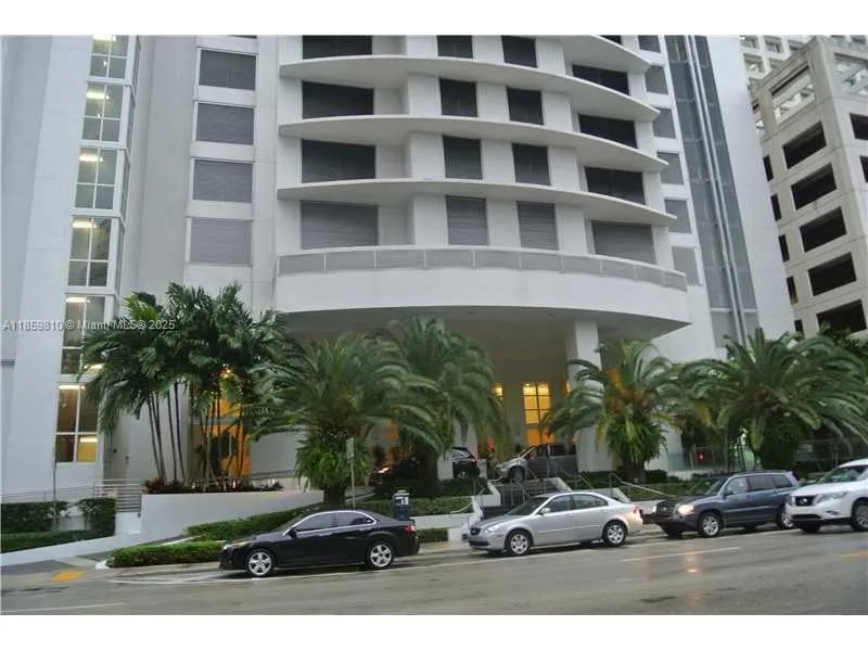 1 bedroom 1 bath for sale at 951 Brickell Ave # 3609, Miami FL 33131