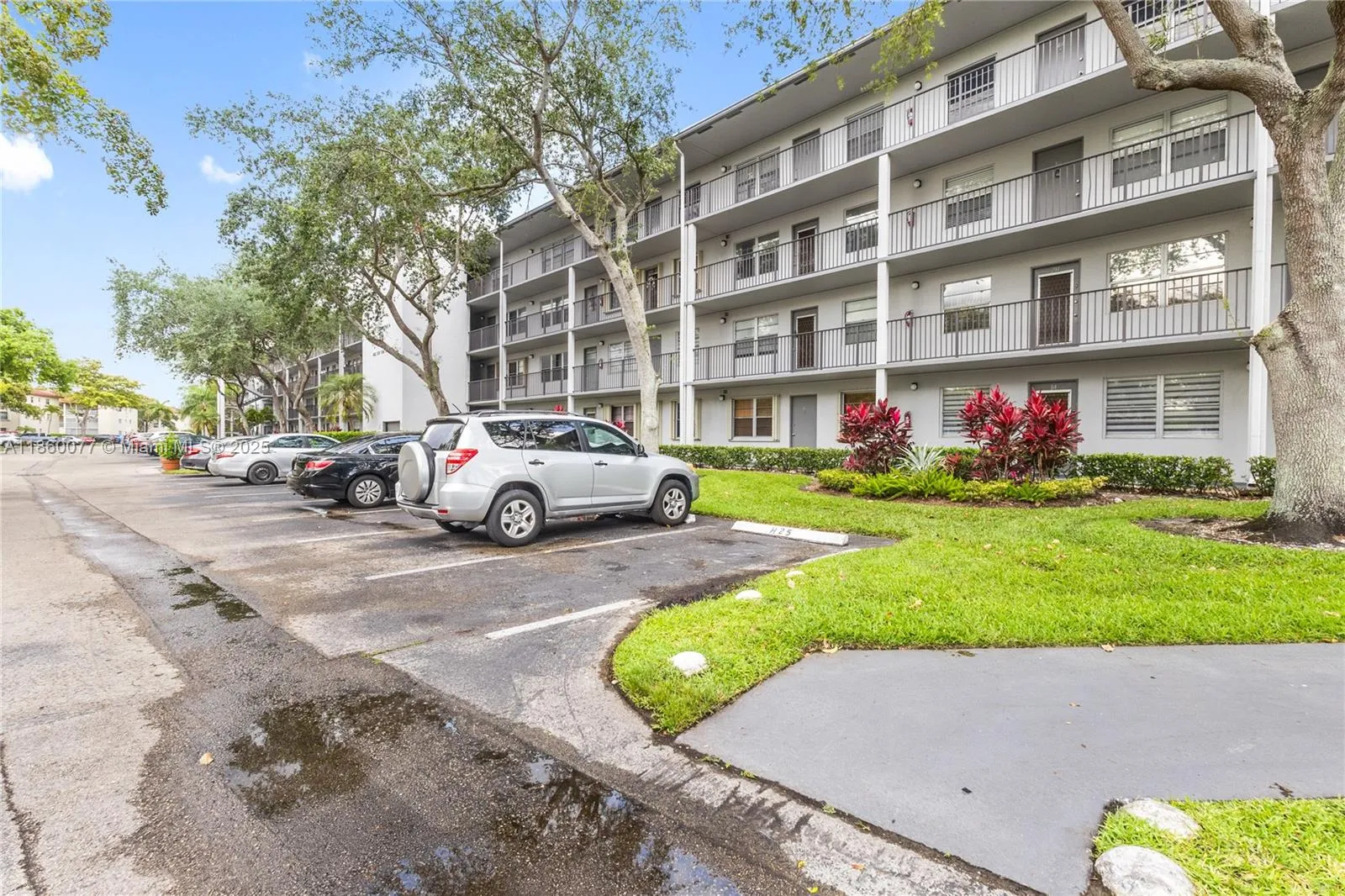 2 bedroom 1 bath for sale at 251 SW 132 way # 114H, Pembroke Pines FL 33027
