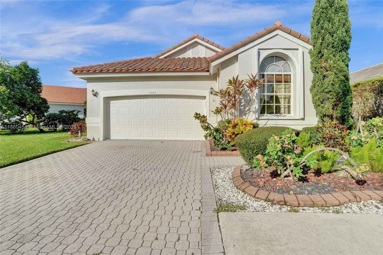 1485 W Lacosta Dr W, Pembroke Pines FL 33027