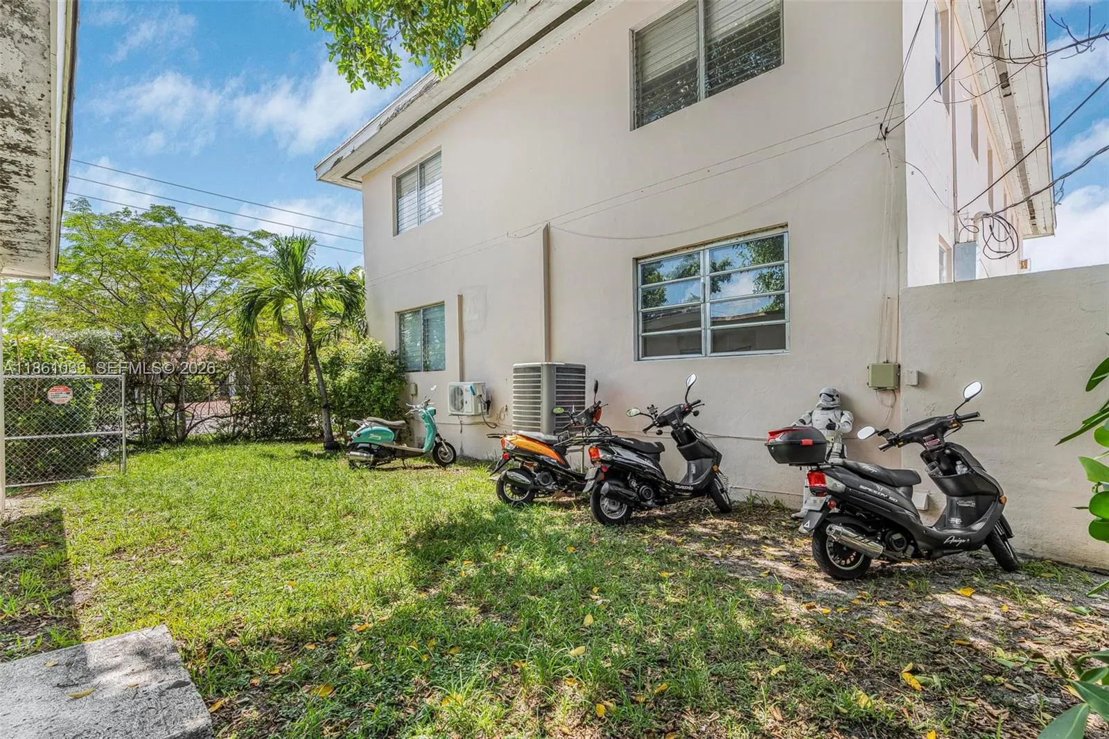 8031 Hawthorne Ave, Miami Beach FL 33141