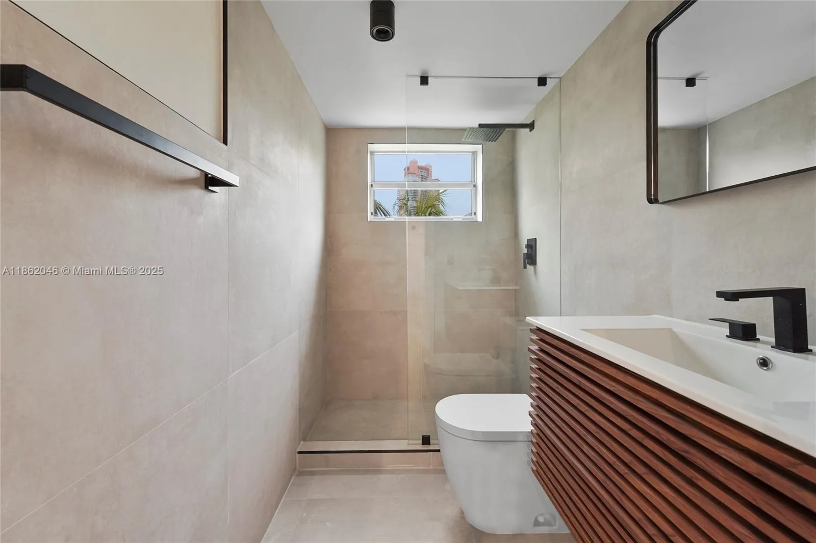 240 Collins Ave # 4A, Miami Beach FL 33139