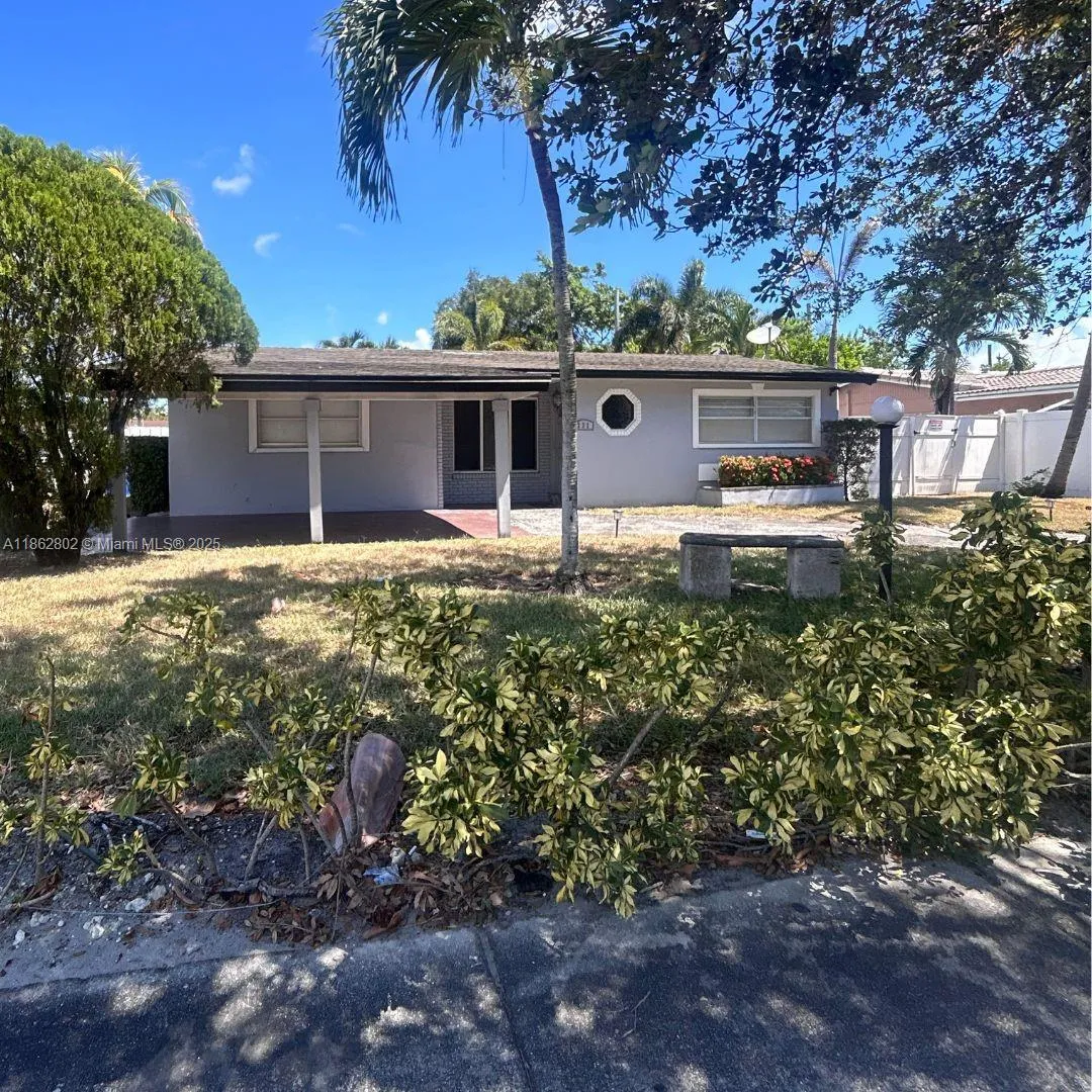 3 bedroom 2 bath for sale at 221 NE 24th St, Pompano Beach FL 33064