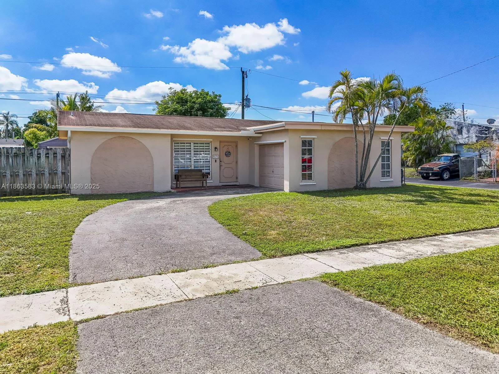 9636 NW 26th St, Sunrise FL 33322