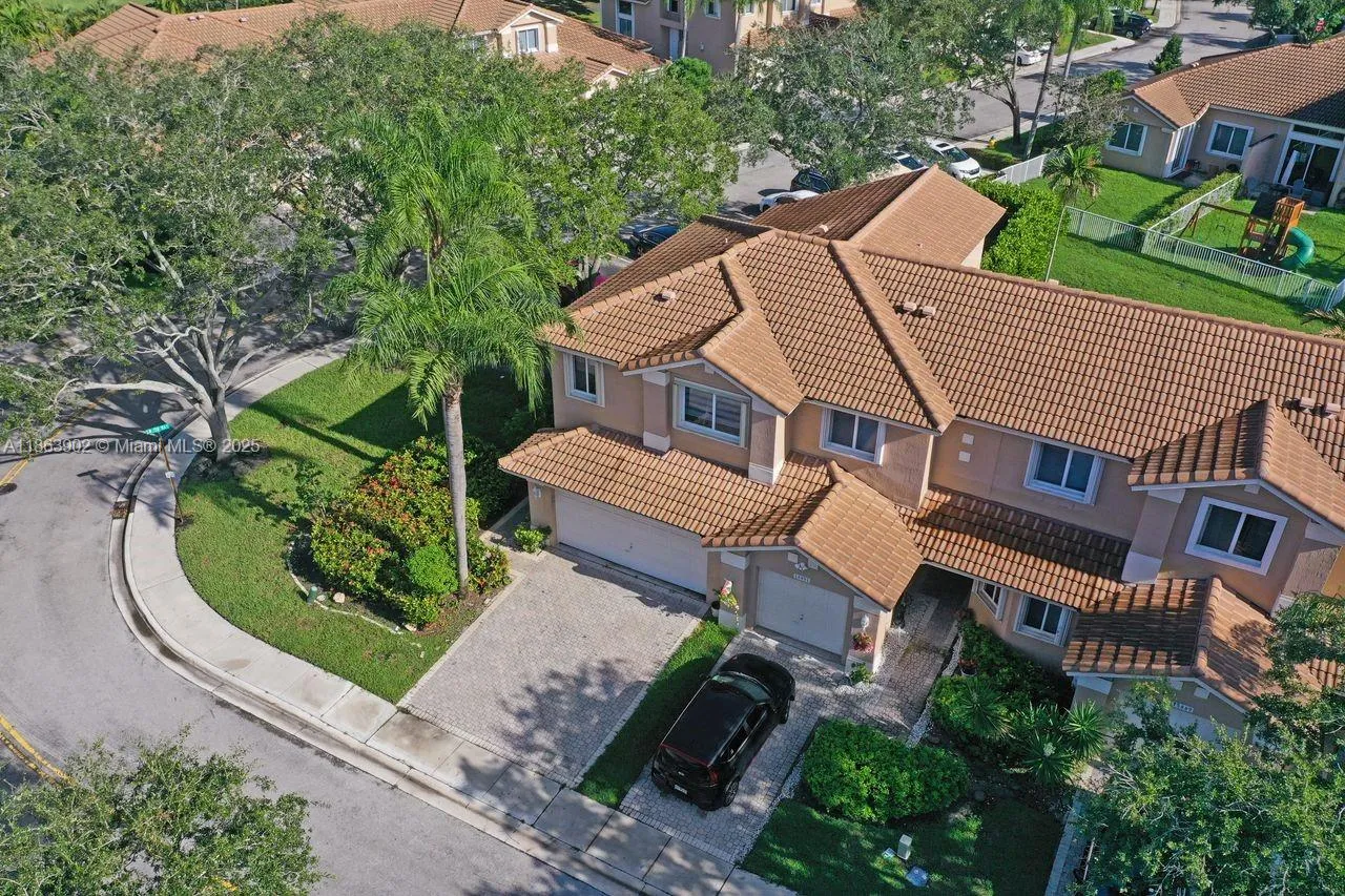 15899 SW 12th St, Pembroke Pines FL 33027