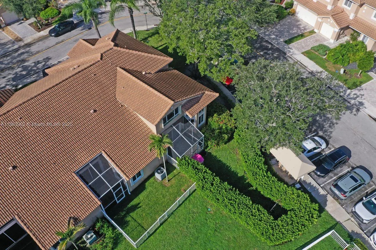 15899 SW 12th St, Pembroke Pines FL 33027