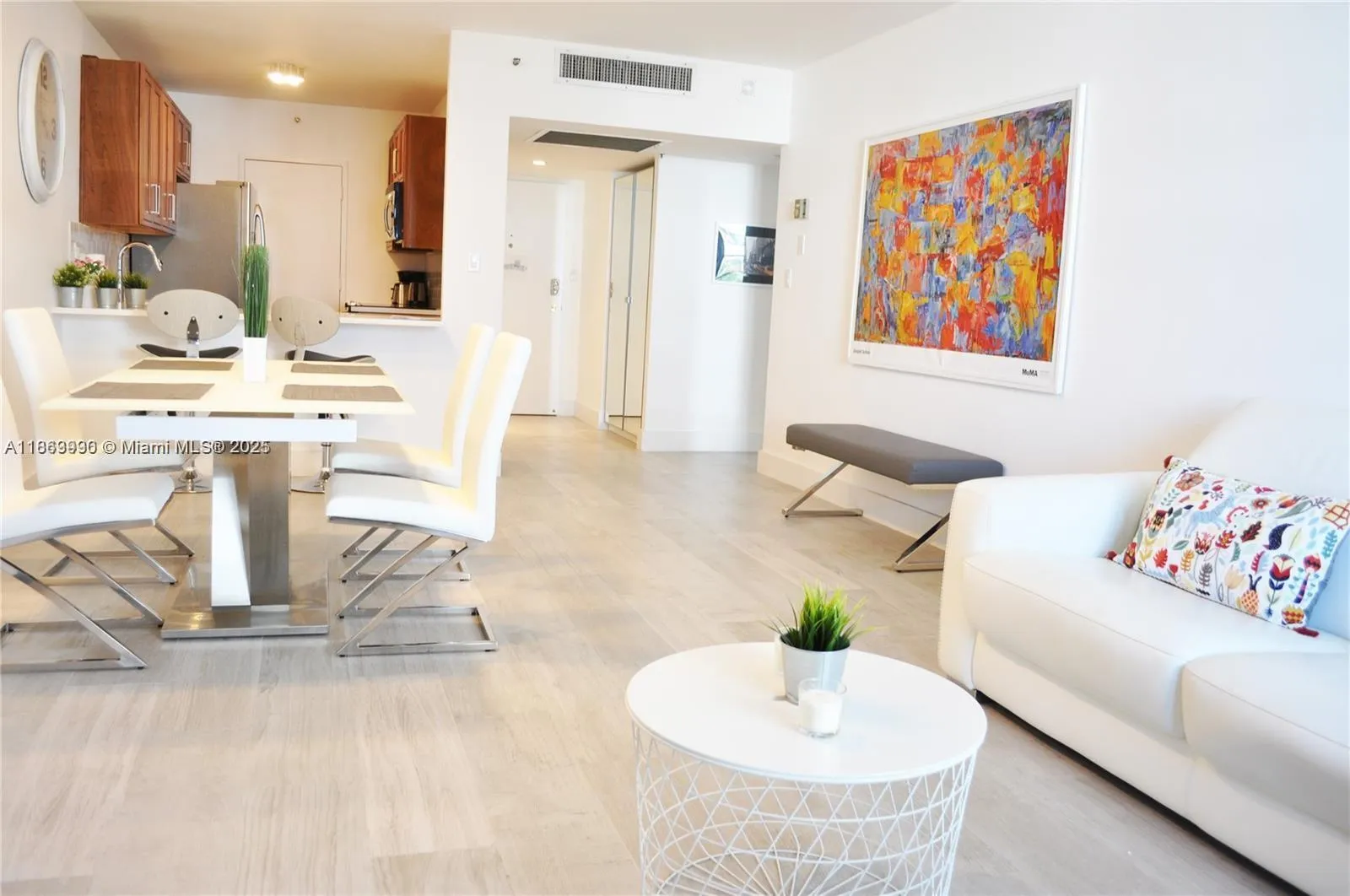 1 bedroom 1 bath for sale at 100 Lincoln Rd # 435, Miami Beach FL 33139