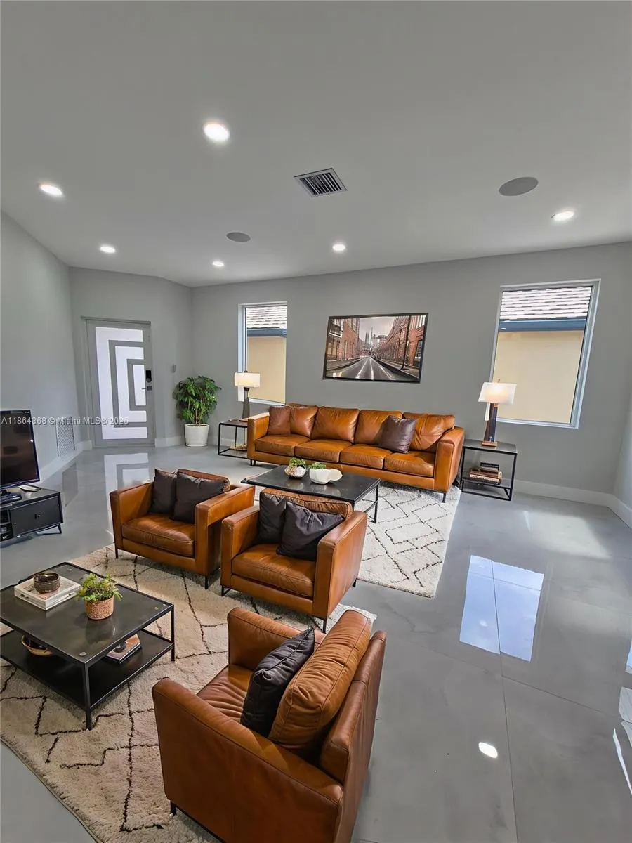 2176 NW 184th Way, Pembroke Pines FL 33029