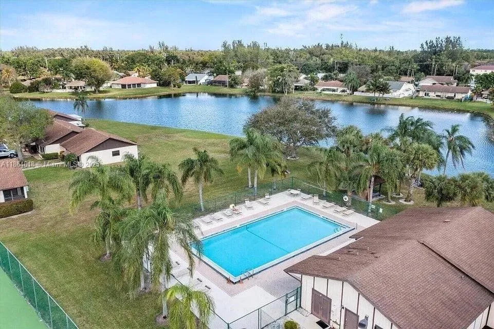 1 bedroom 1 bath for sale at 78 Via De Casas Norte, Boynton Beach FL 33426