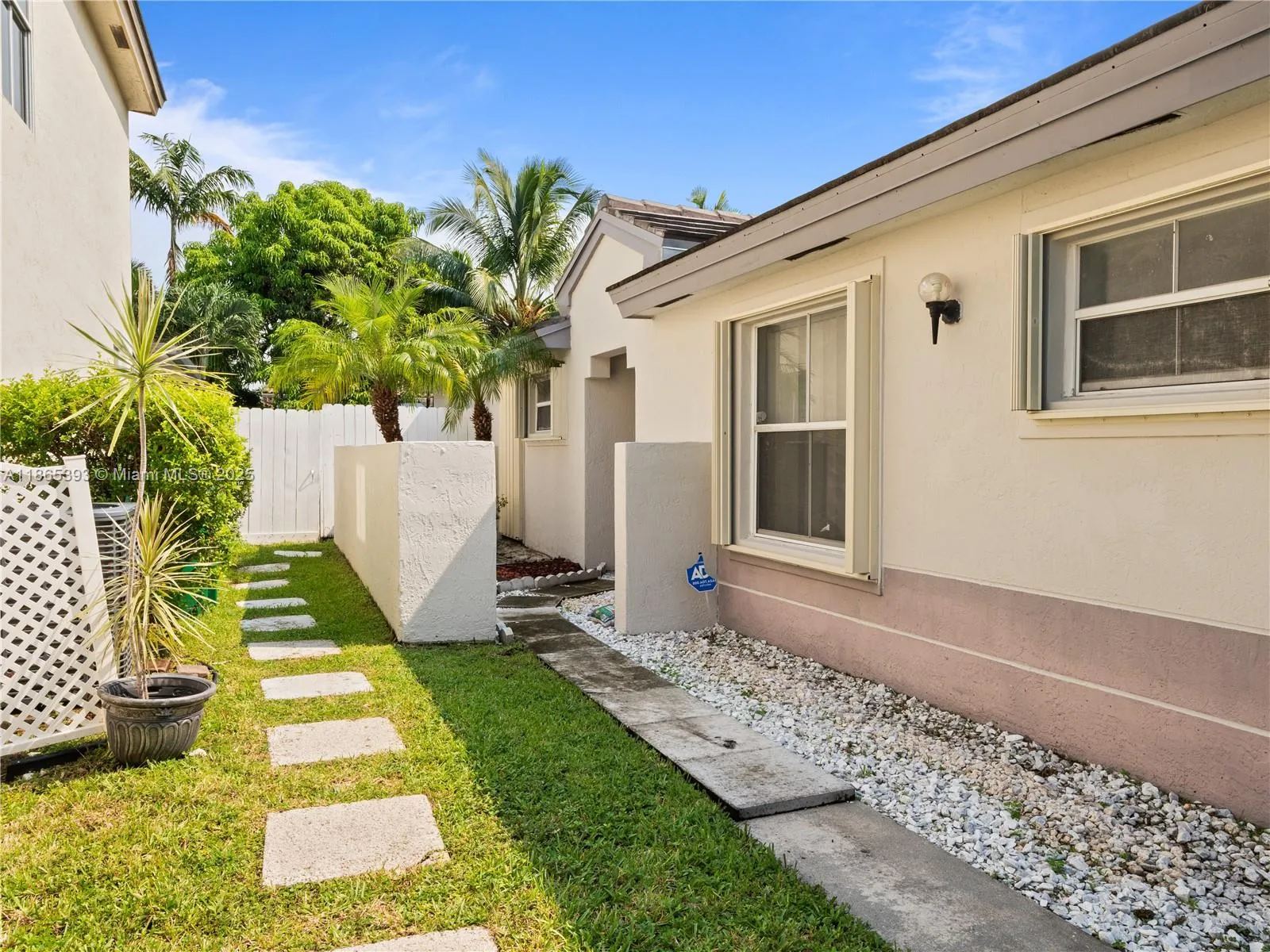 19253 NW 22nd St, Pembroke Pines FL 33029