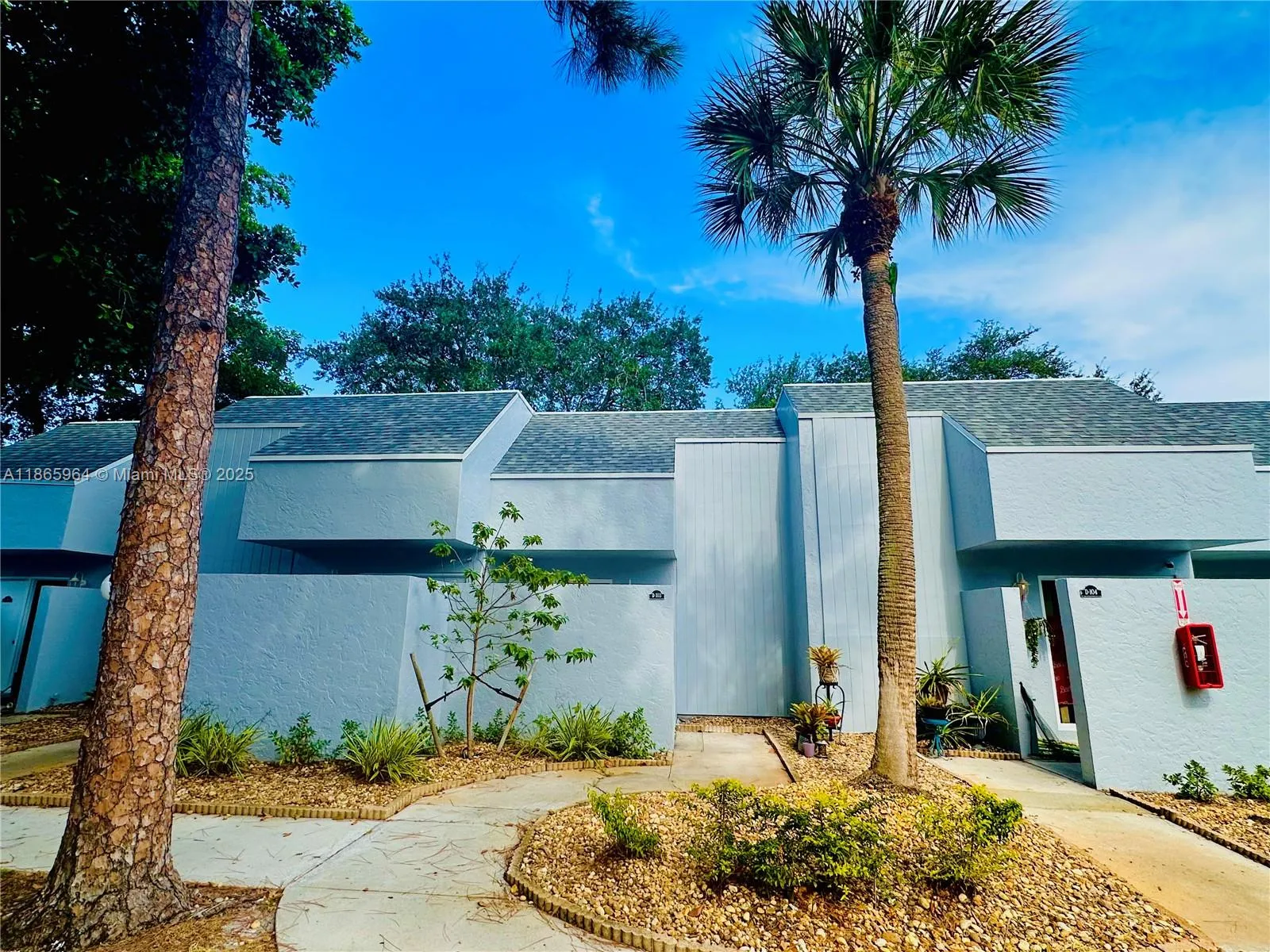 1 bedroom 2 bath for sale at 33 Deer Creek Rd # D103, Deerfield Beach FL 33442