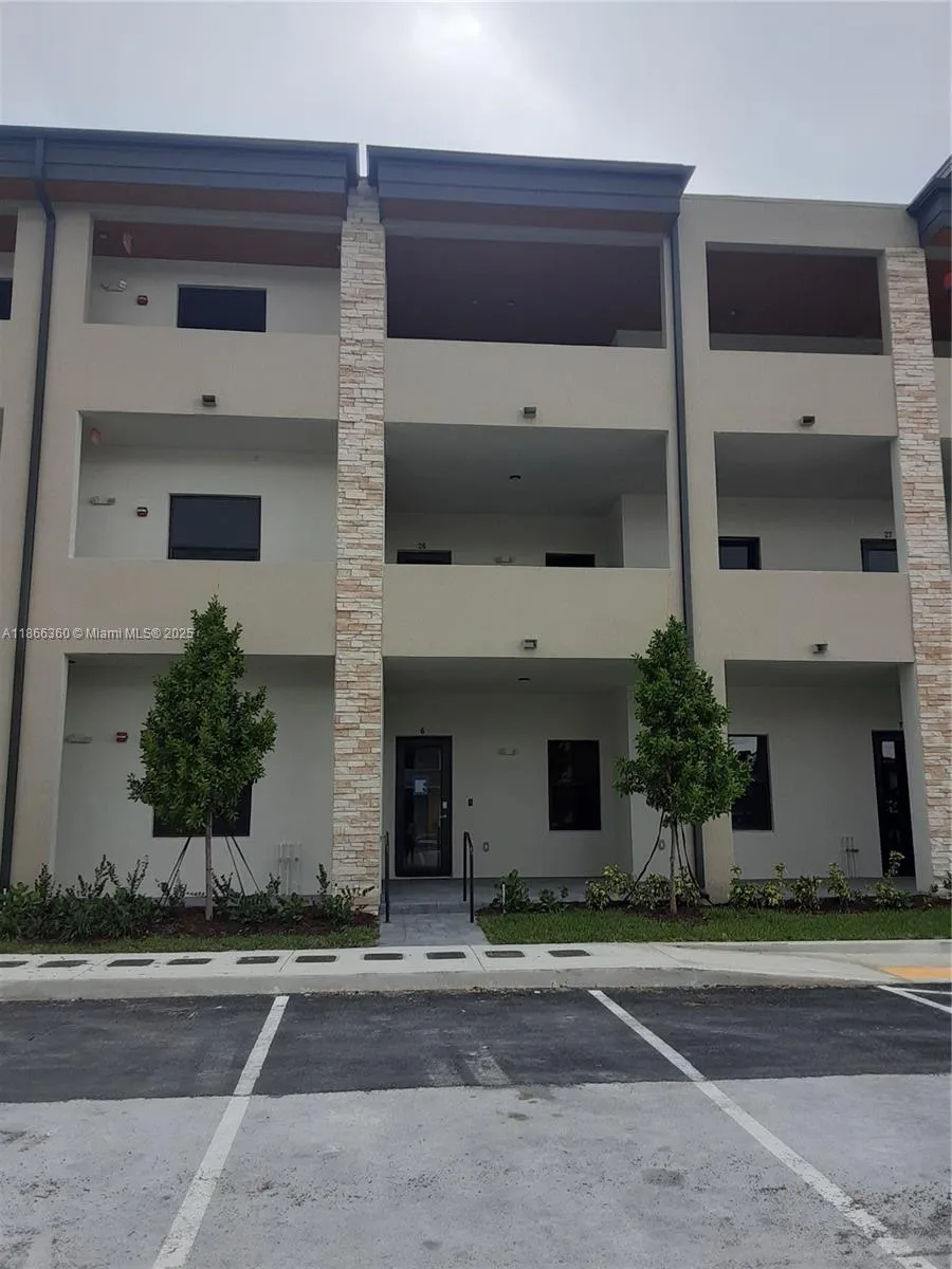 8175 NW 104th Ave # 35, Doral FL 33178